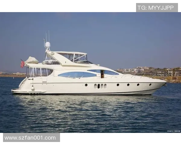 足球巨星畅游碧海蓝天享受豪华游艇度假时光尽显奢华与休闲风采 足球巨星畅游碧海蓝天享受豪华游艇度假时光尽显奢华与休闲风采