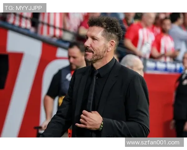 足球球星亲吻瞬间曝光 展现真挚感情与运动场外的柔情时刻 足球球星亲吻瞬间曝光 展现真挚感情与运动场外的柔情时刻